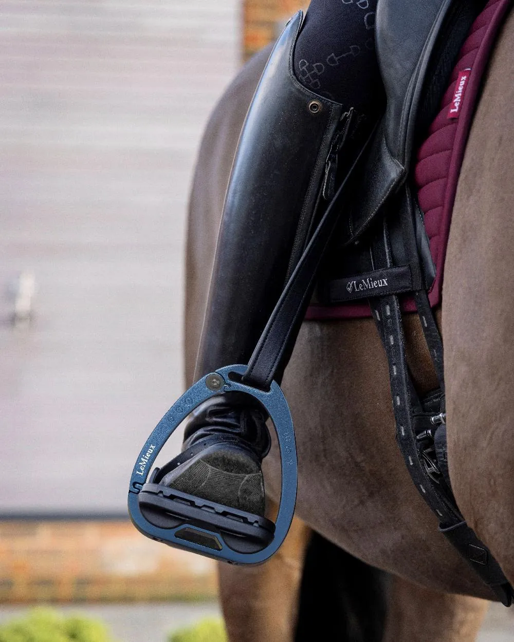 LeMieux Vector Balance Stirrup