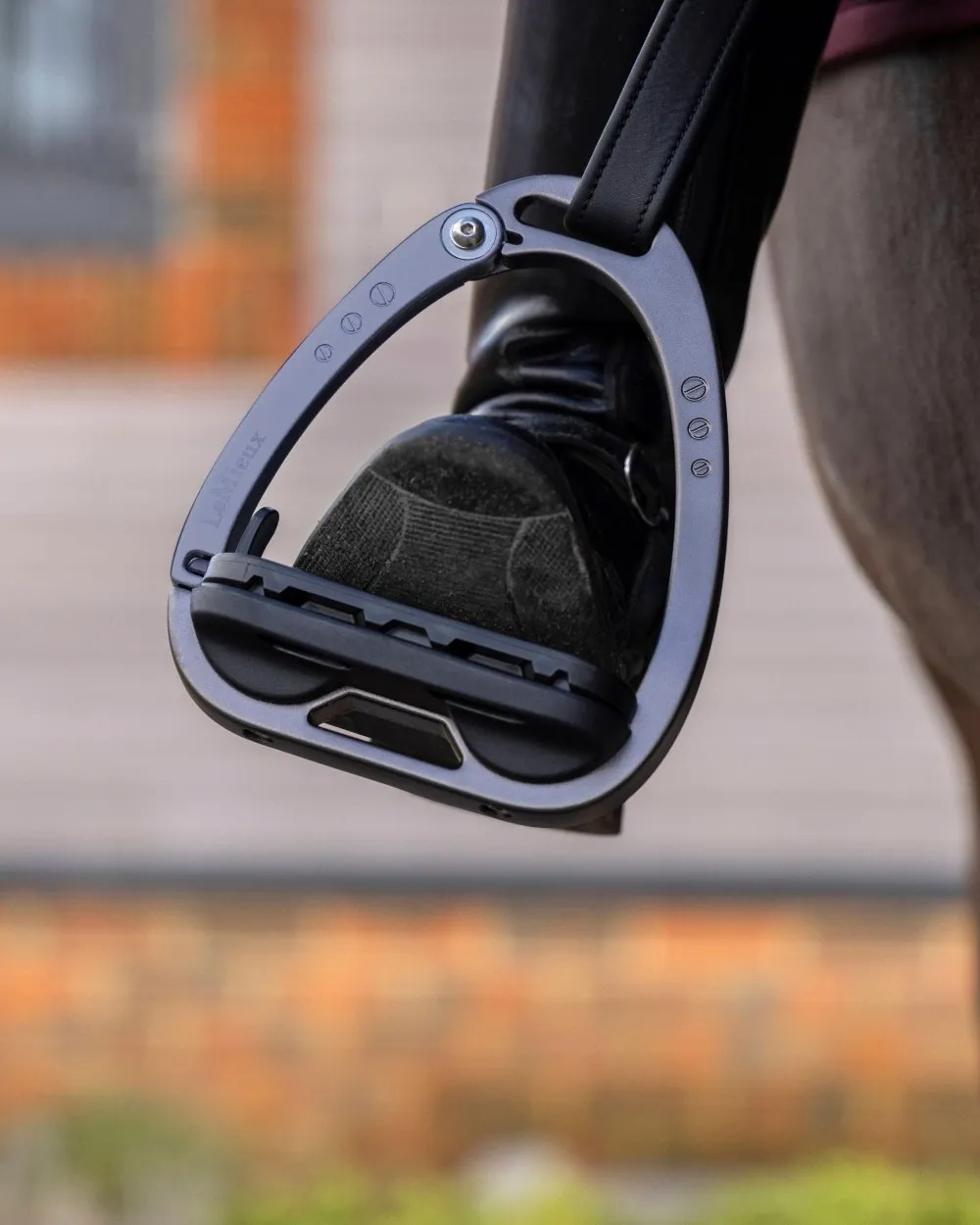 LeMieux Vector Balance Stirrup