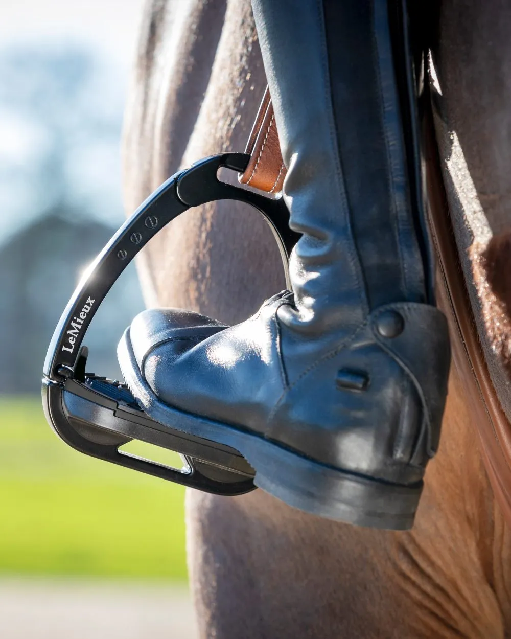 LeMieux Vector Balance Stirrup